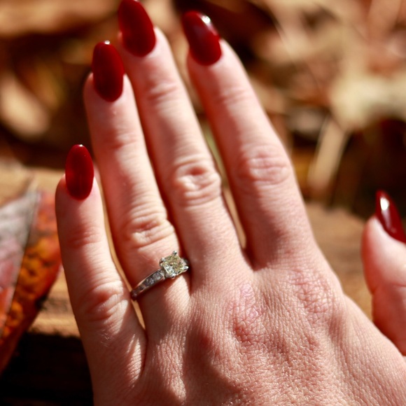 14k Exceptional VS1 Diamond Ring - Picture 5 of 8